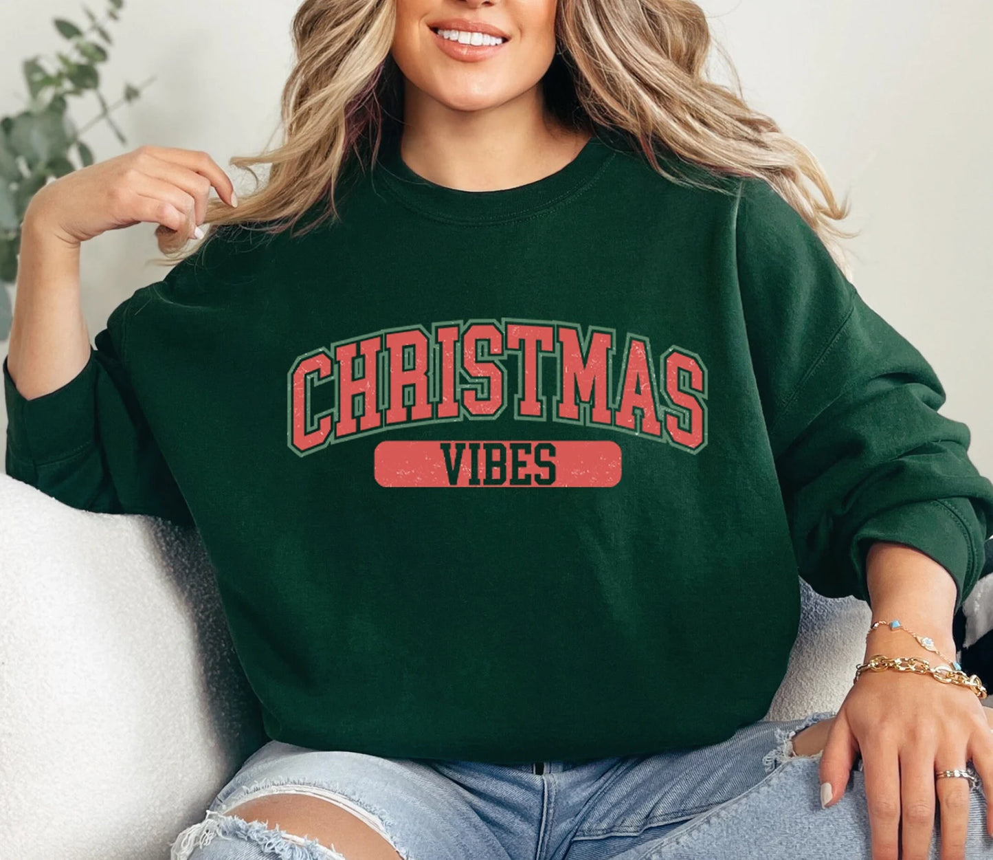 Retro Christmas Vibes Sweatshirt, Women Christmas Sweatshirt, Holiday Sweater, Cute Christmas Sweatshirt, Christmas Gift, Winter Shirt Men Sweatshirt